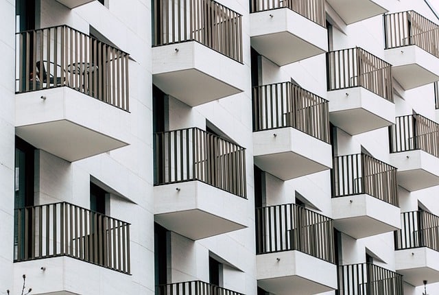Un balcon fermé fait-il partie de la surface de l’appartement ? Tout dépend à qui vous le demandez !
